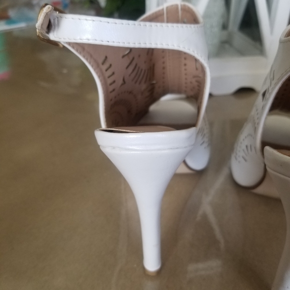 Bundle of white and black heels size 9 - Picture 5 of 8